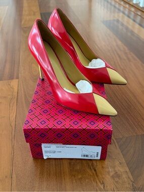 Tory Burch Triangle Pump 100mm in Triple Red / Sand Buff
